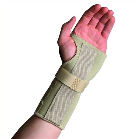 Carpal tunnel brace walmart - The Mueller Green Fitted Wrist Brace will help relieve pain and swelling associated with carpal tunnel syndrome. Allows for full range of thumb and finger movement and is comfortable for use day or night. Adjustable straps and slip on design allow for easy application. You receive (1) Wrist Brace, Right Hand 